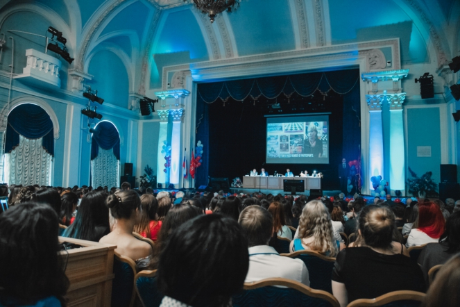 Более 600 выпускников получили дипломы врача. Каждый седьмой — отличник