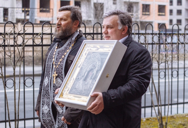 В Педиатрическом университете прошел крестный ход против эпидемии 6