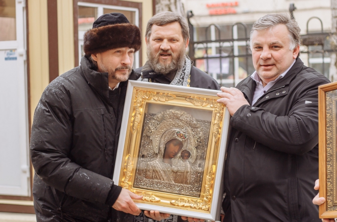 В Педиатрическом университете прошел крестный ход против эпидемии 7