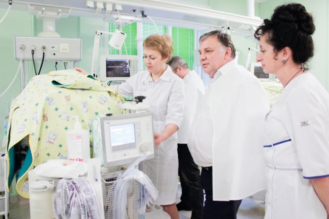 Почетное звание «Заслуженный врач Российской Федерации» присвоено Д.О. Иванову 3