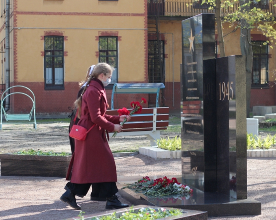 Педиатрический университет воздвиг памятник героям ЛПМИ 4