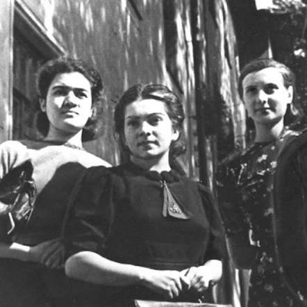 В день Парада Победы Педиатрический университет вспоминает выпускников военных лет