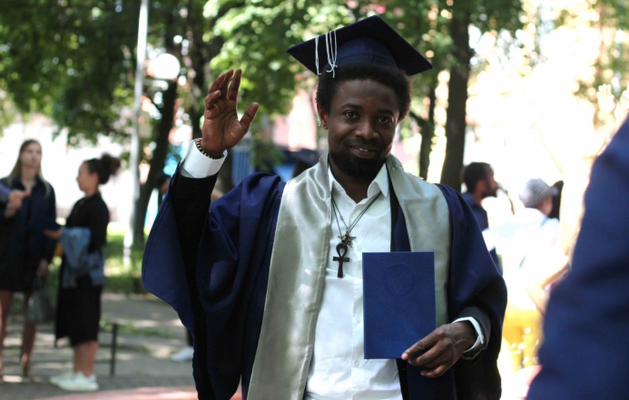 Иностранным выпускникам Педиатрического университета вручили дипломы