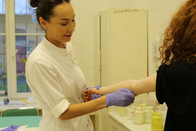 Почему лечить кожу ребёнка должен именно детский врач?