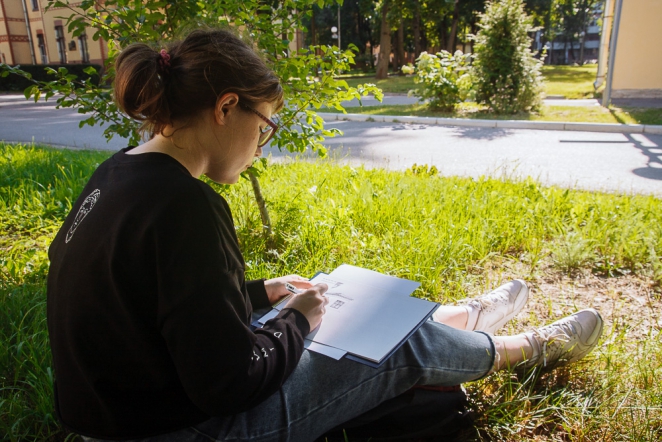 Более 20 художников нарисовали Педиатрический университет 4