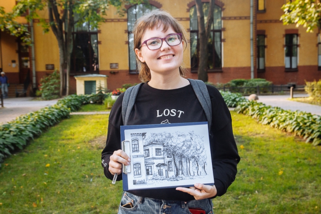 Более 20 художников нарисовали Педиатрический университет 13
