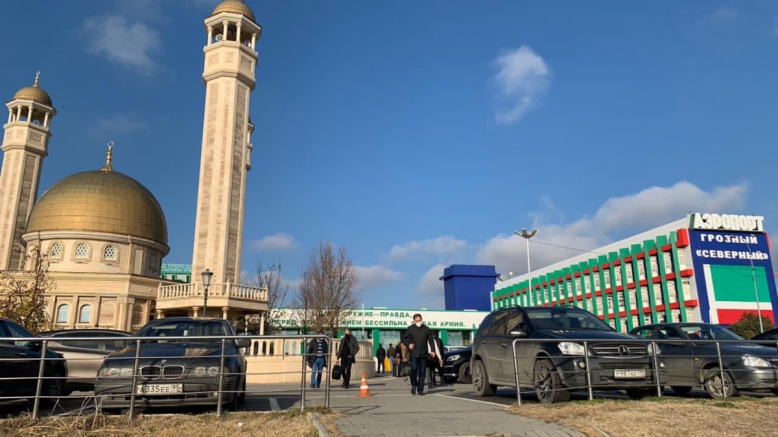 Врач клиники СПбГПМУ прооперировал младенца в Грозном 4