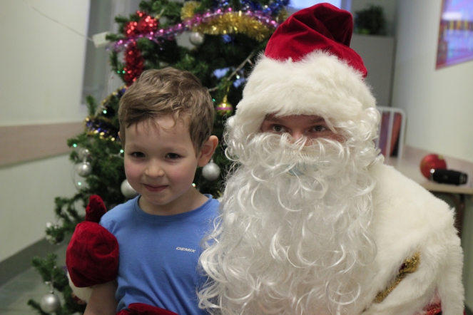 Пациентов клиники СПбГПМУ поздравил Дед Мороз 5