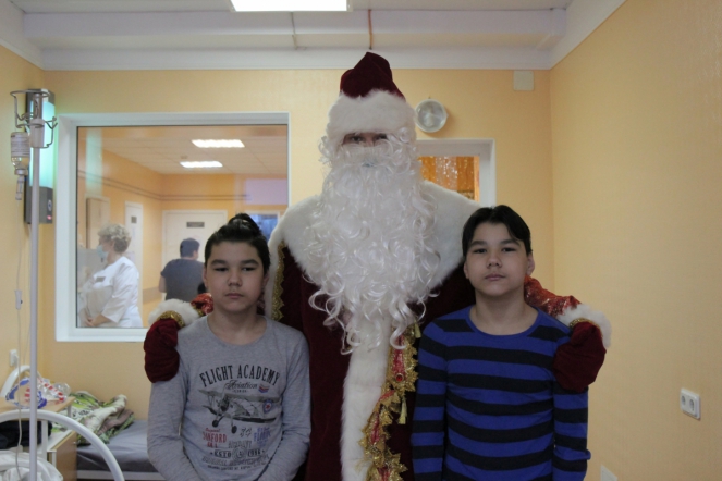 Пациентов клиники СПбГПМУ поздравил Дед Мороз 16