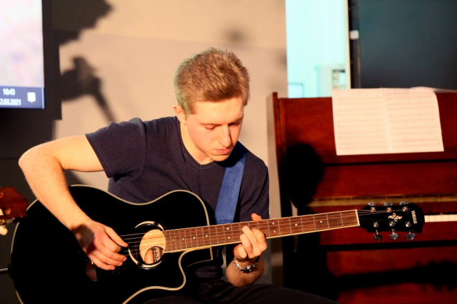 Студенты СПбГПМУ провели литературно-музыкальный вечер 9