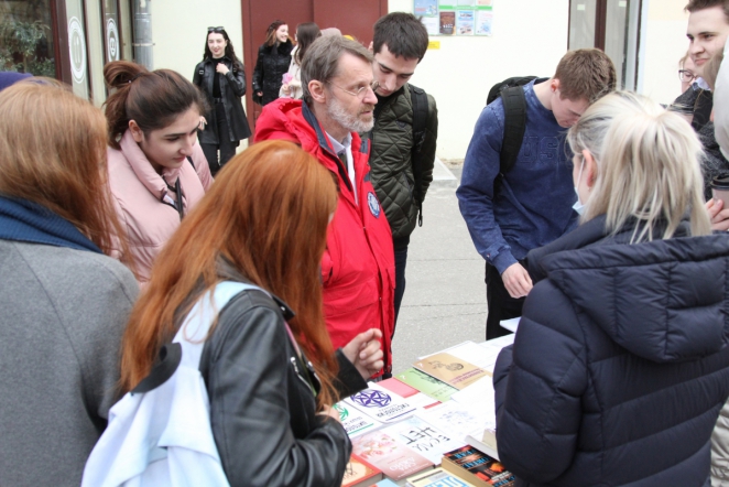 Студенты СПбГПМУ обменялись книгами и учебными материалами 3
