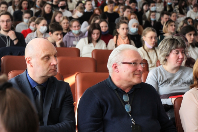 Студенты СПбГПМУ исполнили песни Победы 5