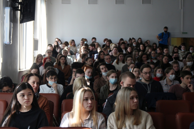 Студенты СПбГПМУ исполнили песни Победы 6