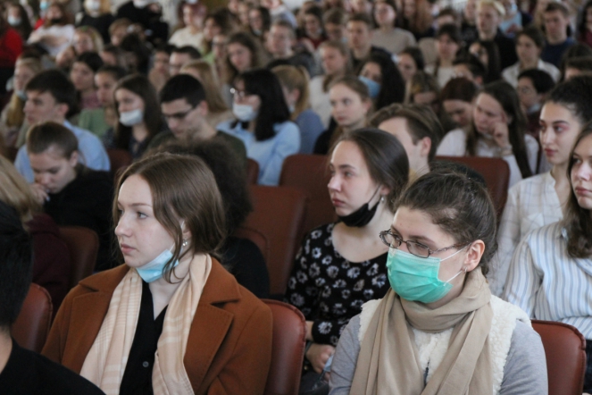 Студенты СПбГПМУ исполнили песни Победы 7