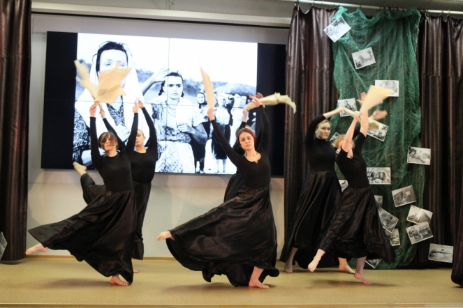 Студенты СПбГПМУ исполнили песни Победы 30