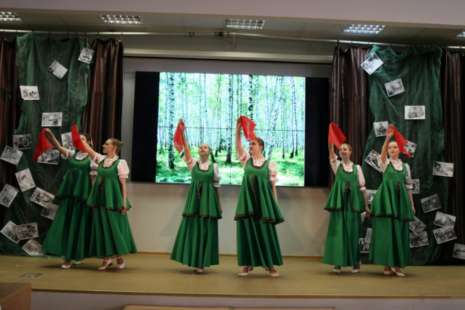 Студенты СПбГПМУ исполнили песни Победы 41