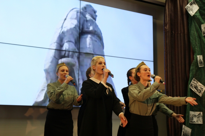 Студенты СПбГПМУ исполнили песни Победы 51