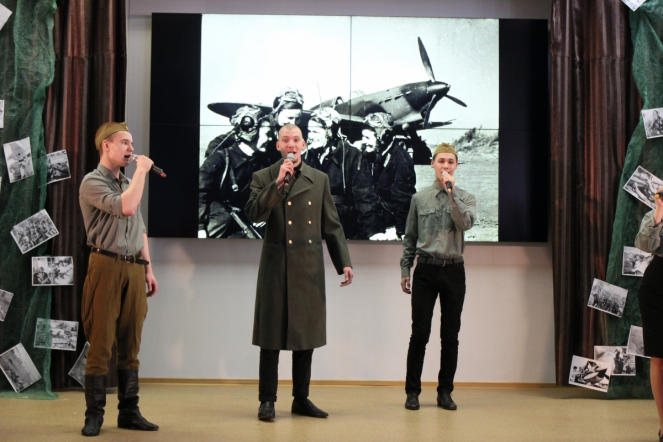 Студенты СПбГПМУ исполнили песни Победы 54