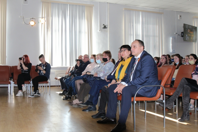 Студенты СПбГПМУ исполнили песни Победы 76