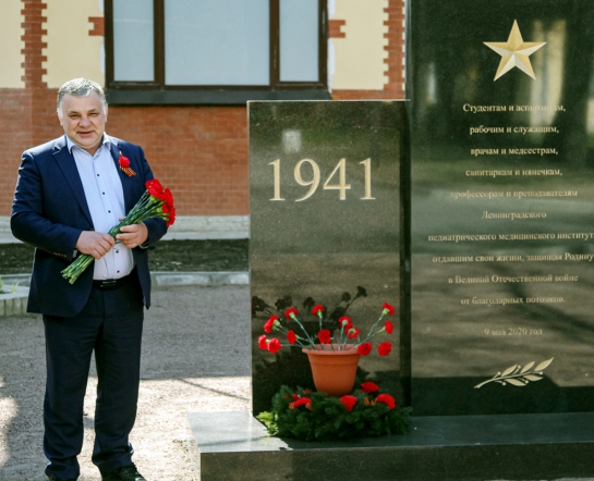 Студенты и сотрудники СПбГПМУ почтили память героев 8