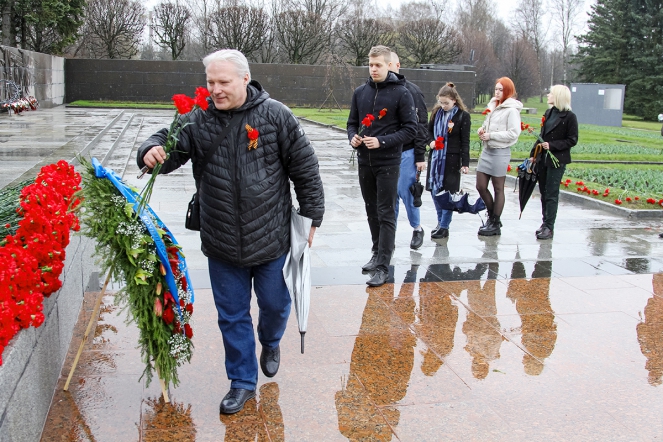 Студенты и сотрудники СПбГПМУ почтили память героев 14