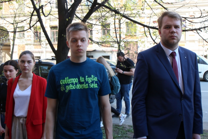 Студенты СПбГПМУ возложили цветы у представительства Татарстана в Санкт-Петербурге 8