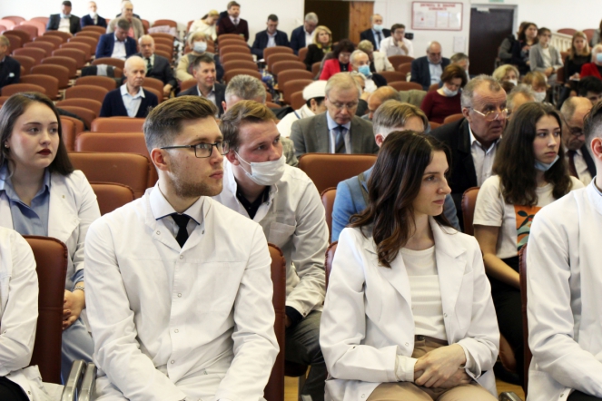 Студентов Педиатрического университета поблагодарили за борьбу с COVID-19 50