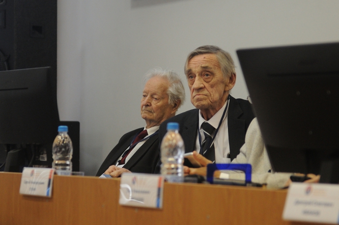 26 мая: Пленарное  заседание 9