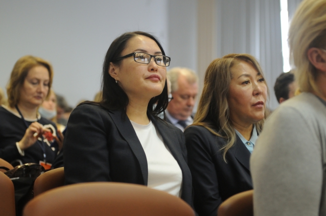 26 мая: Пленарное  заседание 18