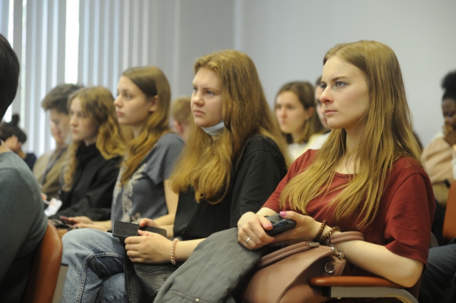 26 мая: Пленарное  заседание 21