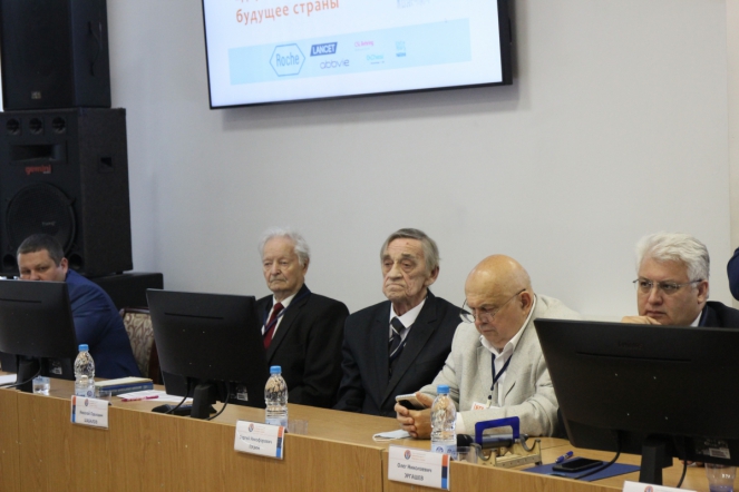 26 мая: Пленарное  заседание 90