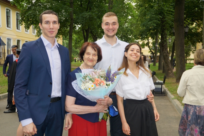 В Педиатрическом университете вручили дипломы выпускникам 18