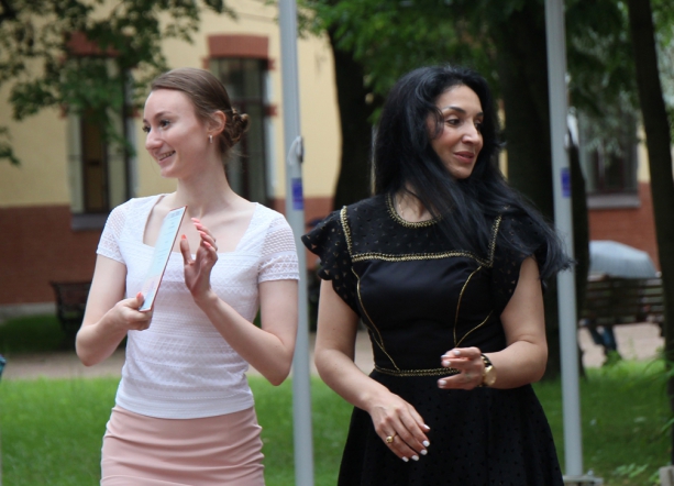 В Педиатрическом университете вручили дипломы выпускникам 40