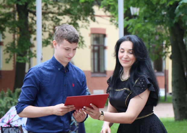 В Педиатрическом университете вручили дипломы выпускникам 41