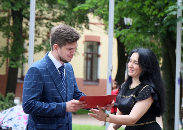 В Педиатрическом университете вручили дипломы выпускникам 45