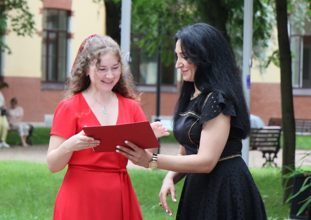 В Педиатрическом университете вручили дипломы выпускникам 46