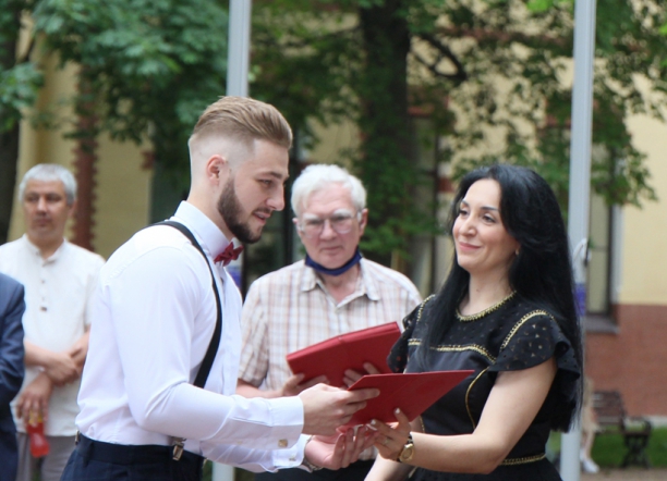 В Педиатрическом университете вручили дипломы выпускникам 62