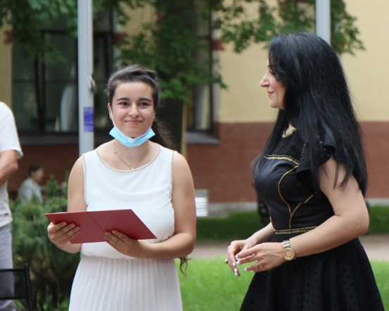 В Педиатрическом университете вручили дипломы выпускникам 67