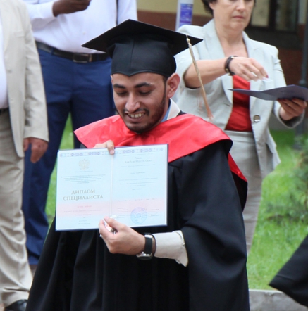 В Педиатрическом университете вручили дипломы выпускникам 96