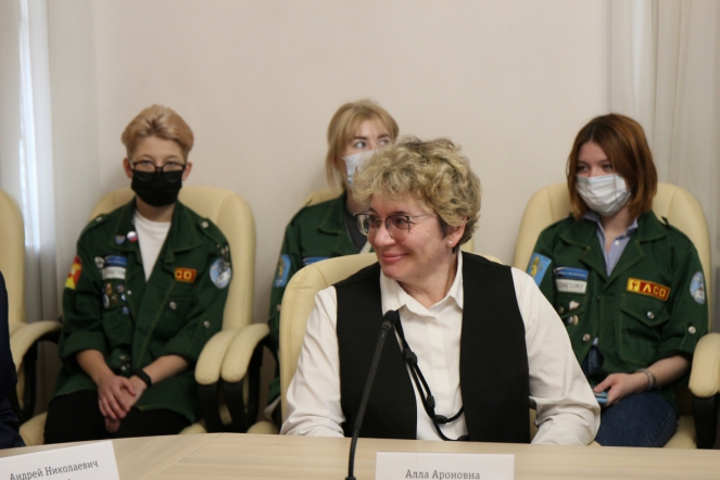 Книгу о Выездной студенческой поликлинике представили в РНБ 2