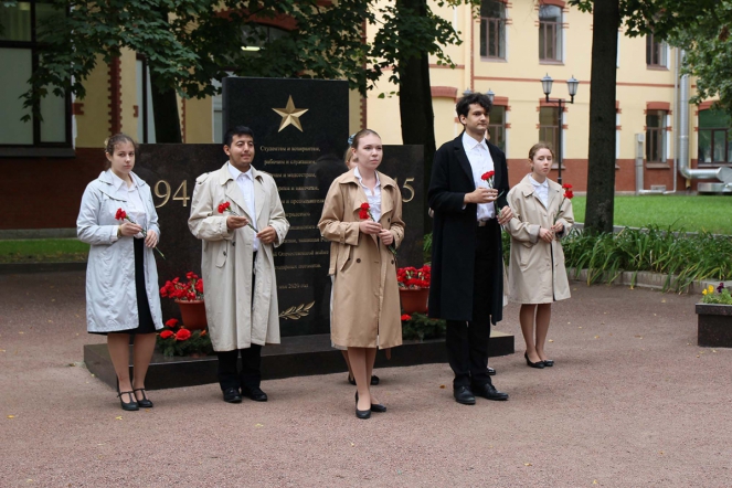 В СПбГПМУ почтили память павших в годы блокады Ленинграда 3