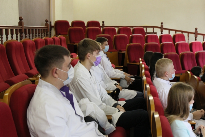 СПбГПМУ посетили школьники с Дальнего Востока 6