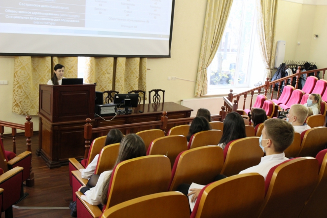 СПбГПМУ посетили школьники с Дальнего Востока 12