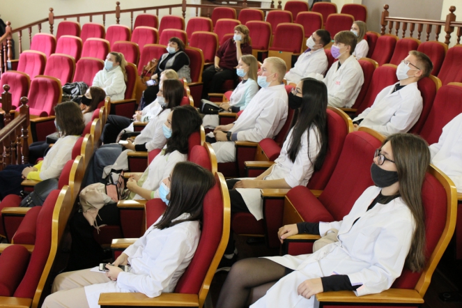 СПбГПМУ посетили школьники с Дальнего Востока