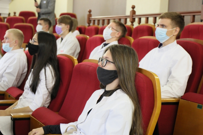 СПбГПМУ посетили школьники с Дальнего Востока 13