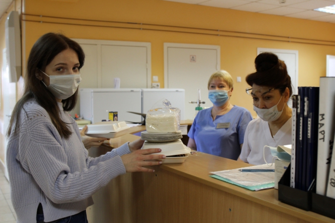 Волонтеры СПбГПМУ угостили пациентов блинами 2