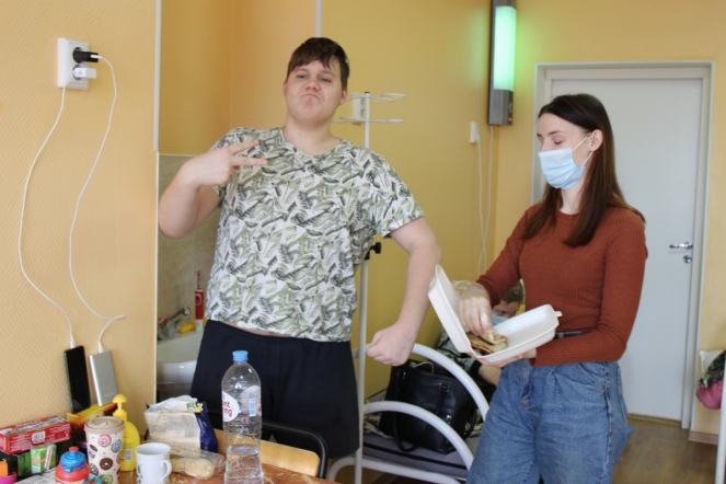 Волонтеры СПбГПМУ угостили пациентов блинами 5