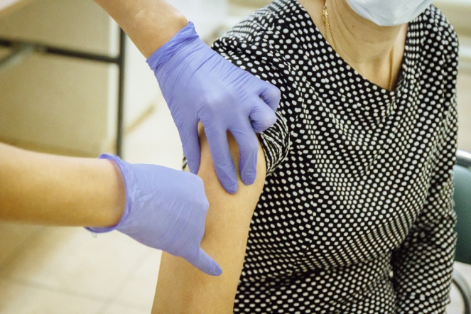 COVID-19: вакцинация продолжается