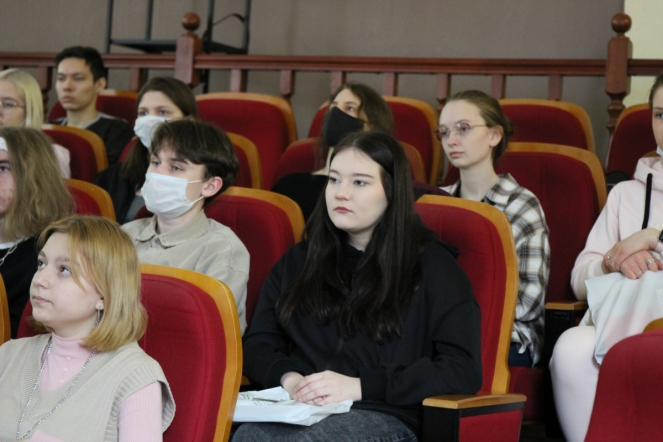 Ямальские школьники посетили Педиатрический университет 6