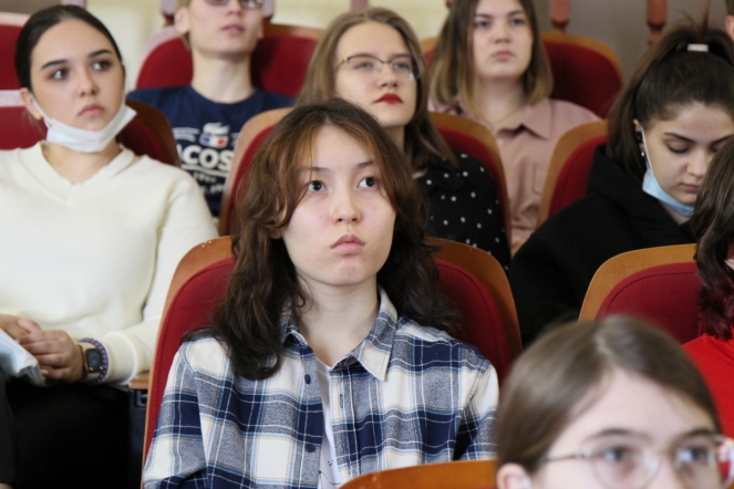 Ямальские школьники посетили Педиатрический университет 14